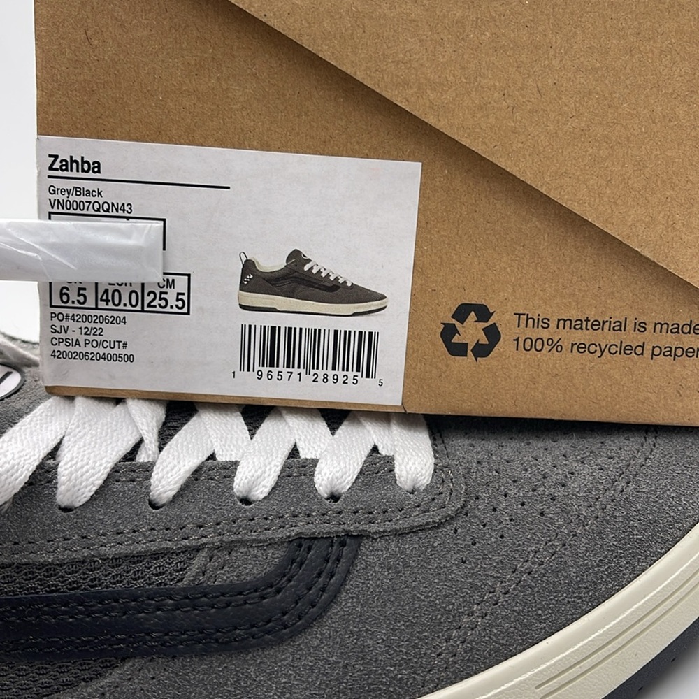 Vans WMNS Zahba Grey/Black
VN0007QQN43
Sneakers - Picture 16 of 16